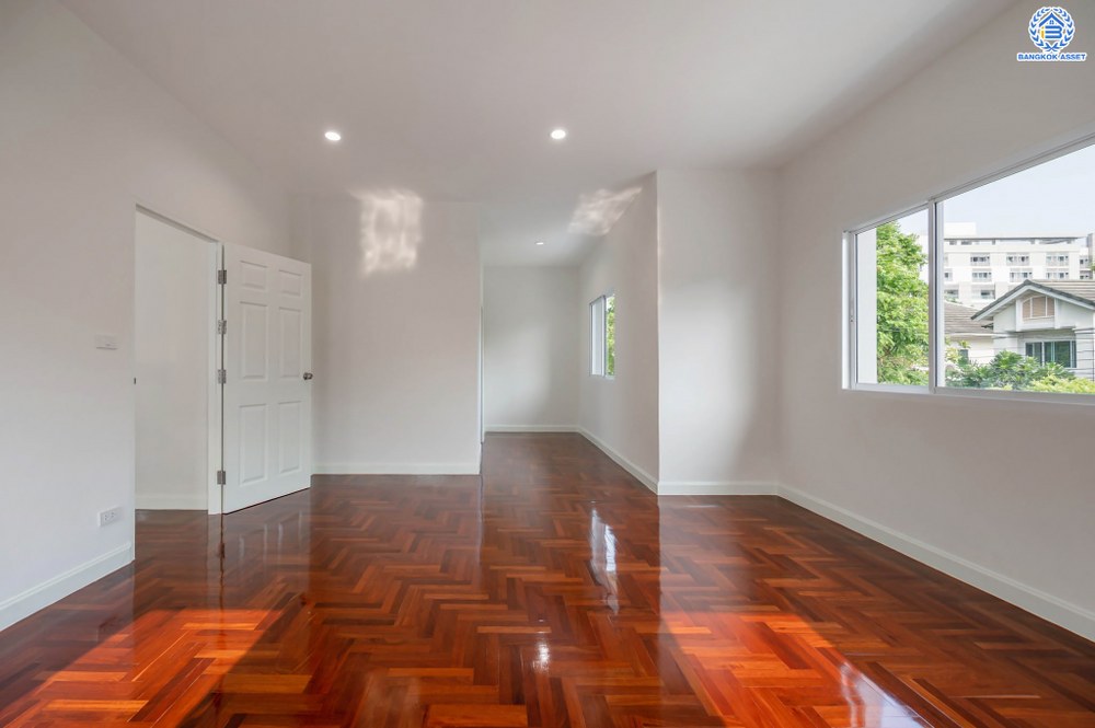 บ้านมือสองตกแต่งใหม่ แบรนด์คุณภาพจาก Property Perfect โครงการ เพอร์เฟคเพลส พระราม5-ราชพฤกษ์ ครบทุกการใช้ชีวิตบนเนื้อที่ 60.7 ตร.ว. ฟังก์ชัน 3 ห้องนอน 3 ห้องน้ำ 2 ที่จอดรถ บรรยากาศร่มรื่น facility ครบ! บนทำเลคุณภาพ ใกล้วงเวียนพระราม5 และจุดขึ้นทางด่วน "ศรีรัช"